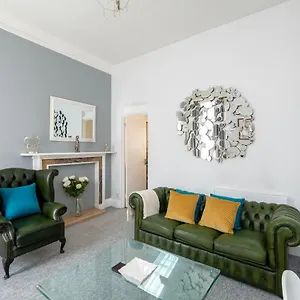 Super City Centre - Two Bedrooms, Perfect Location Apartment